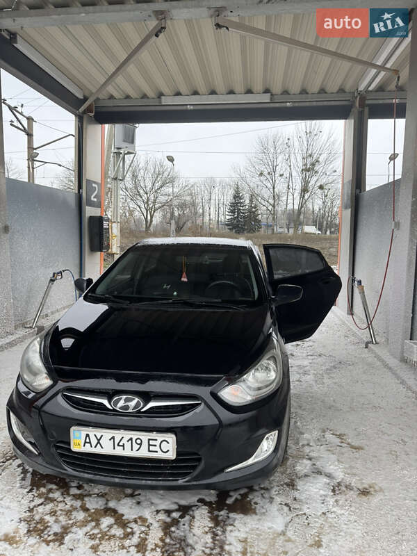 Hyundai Accent 2013