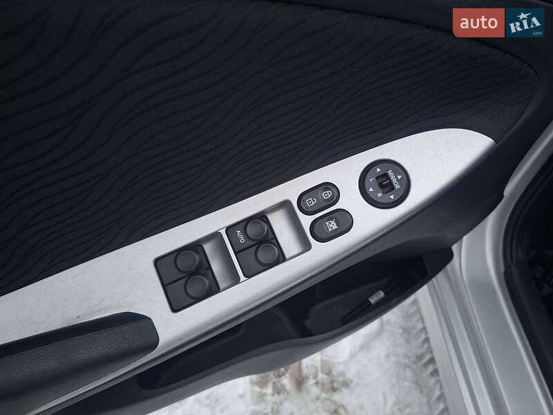 Седан Hyundai Accent 2012 в Києві фото 55 Седан Hyundai Accent 2012 в Києві