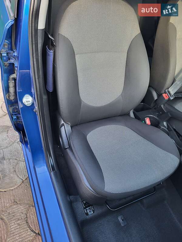 Седан Hyundai Accent 2011 в Ананьеве фото 62 Седан Hyundai Accent 2011 в Ананьеве