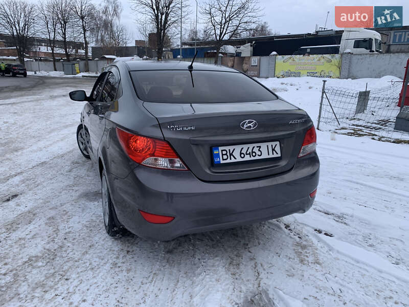 Седан Hyundai Accent 2011 в Ровно