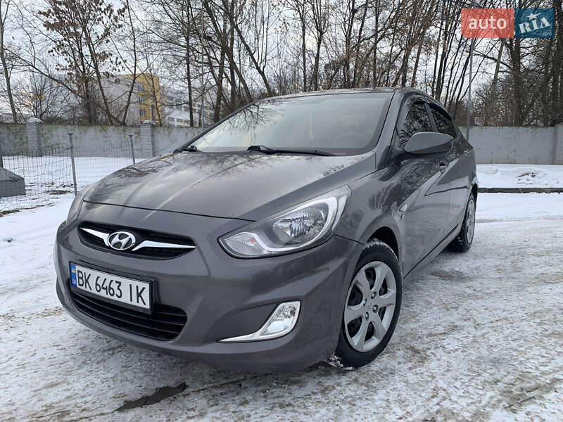 Седан Hyundai Accent 2011 в Ровно