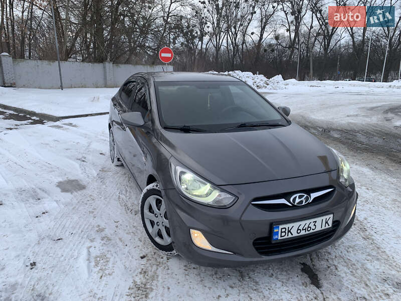 Седан Hyundai Accent 2011 в Ровно