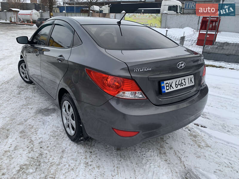 Седан Hyundai Accent 2011 в Ровно