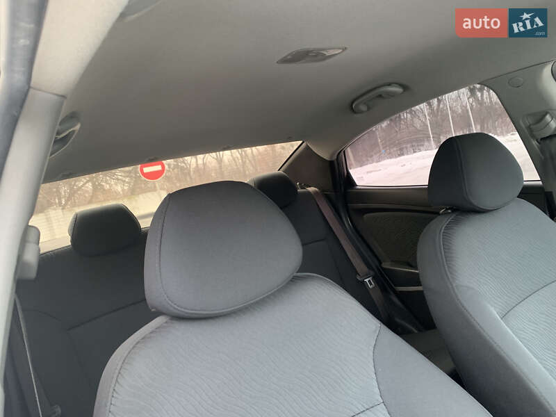 Седан Hyundai Accent 2011 в Ровно
