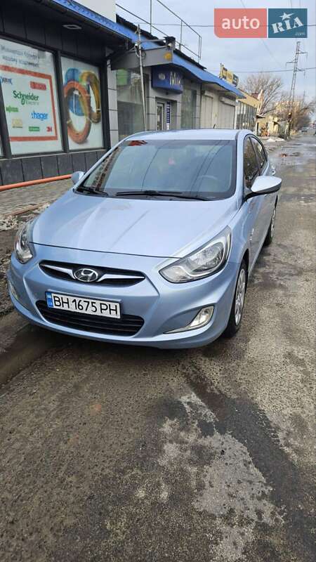 Hyundai Accent 2012