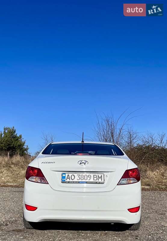 Седан Hyundai Accent 2015 в Ужгороде