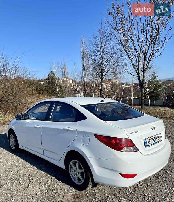 Седан Hyundai Accent 2015 в Ужгороде