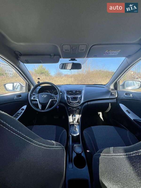 Седан Hyundai Accent 2015 в Ужгороде