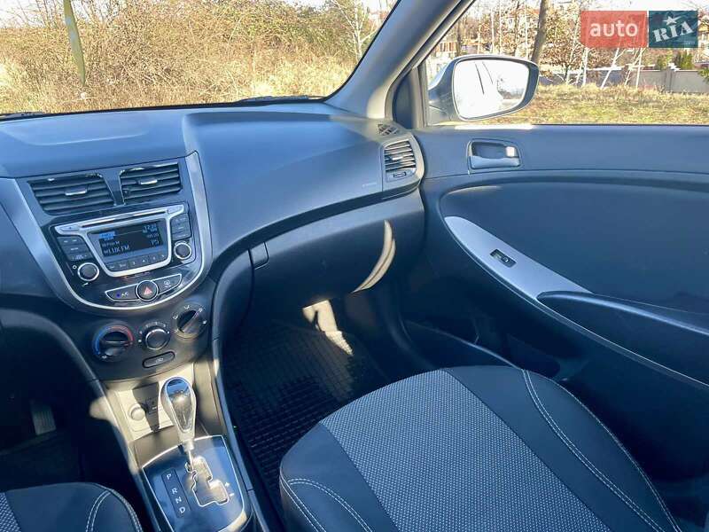 Седан Hyundai Accent 2015 в Ужгороде