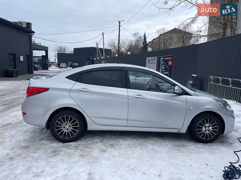 Hyundai Accent 2012 Hyundai Accent 2012