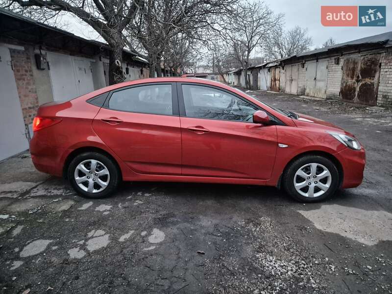 Седан Hyundai Accent 2012 в Днепре
