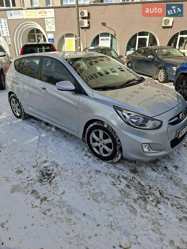 Хэтчбек Hyundai Accent 2012 в Киеве фото 3 Хэтчбек Hyundai Accent 2012 в Киеве