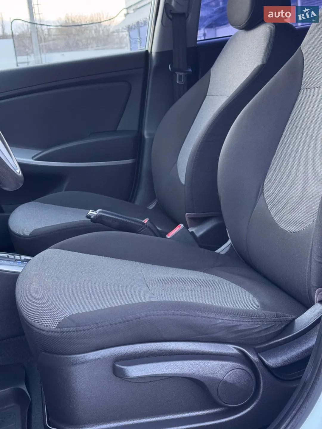 2012 Hyundai Accent - мініатюра 19