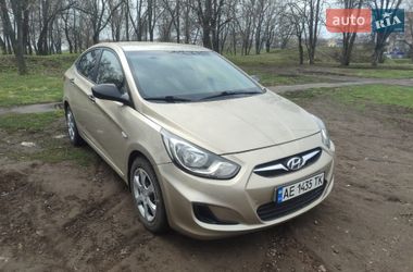 Седан Hyundai Accent 2013 в Краснограде