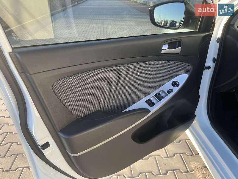 Седан Hyundai Accent 2013 в Киеве фото 11 Седан Hyundai Accent 2013 в Киеве