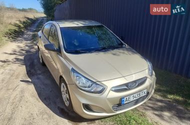 Седан Hyundai Accent 2013 в Краснограде