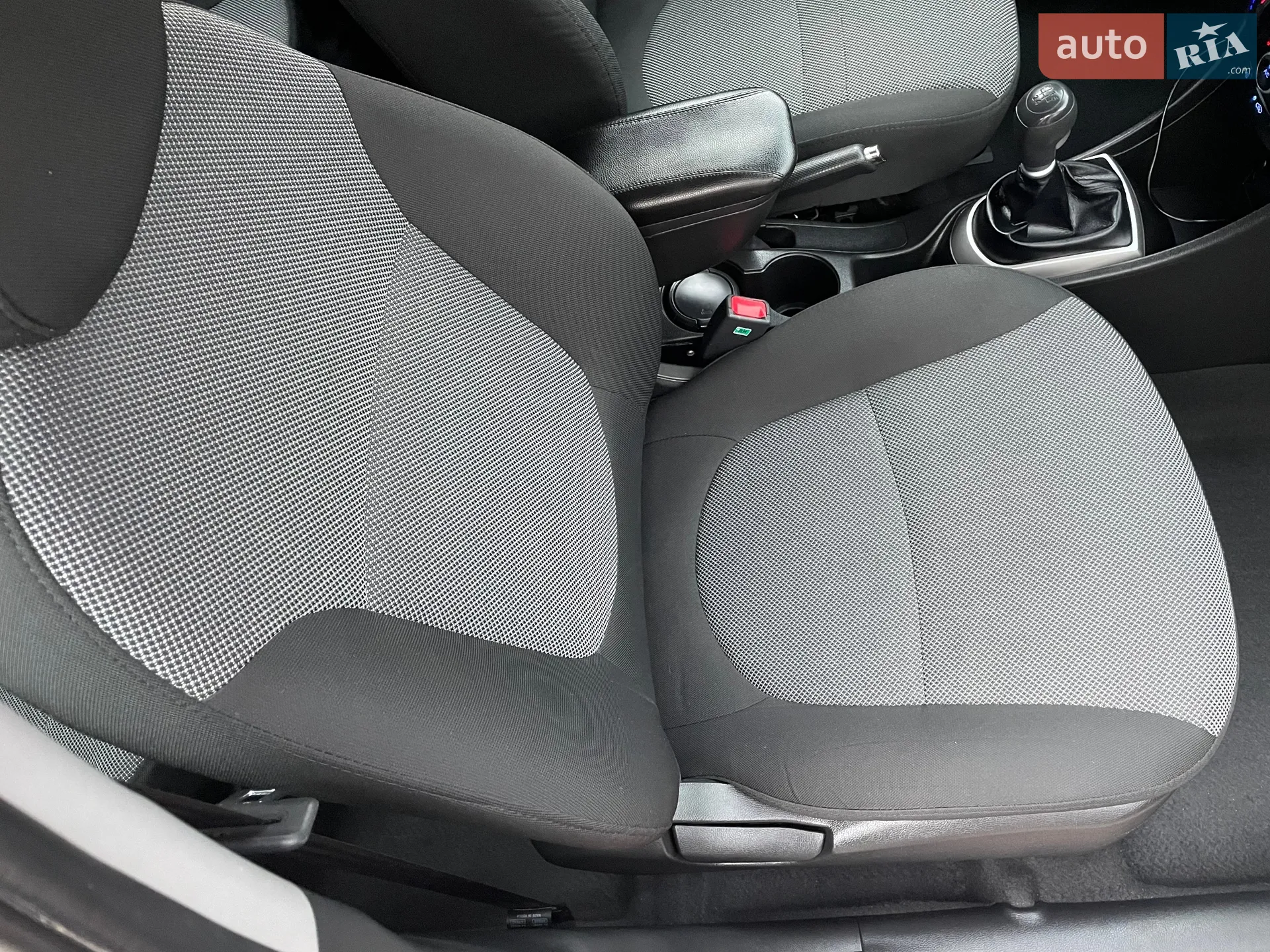 2013 Hyundai Accent - мініатюра 142