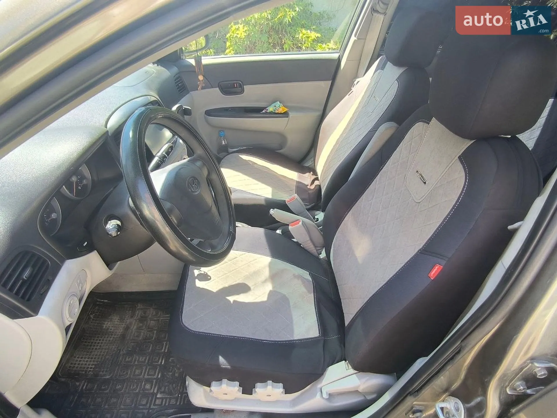 2010 Hyundai Accent - мініатюра 7