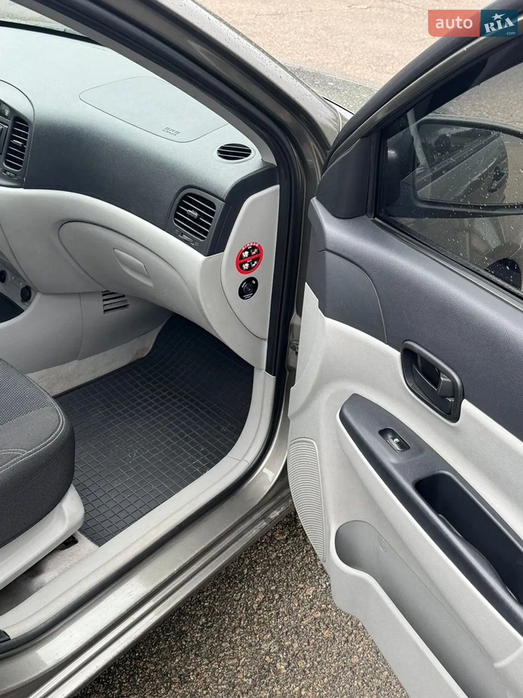 2010 Hyundai Accent - мініатюра 16