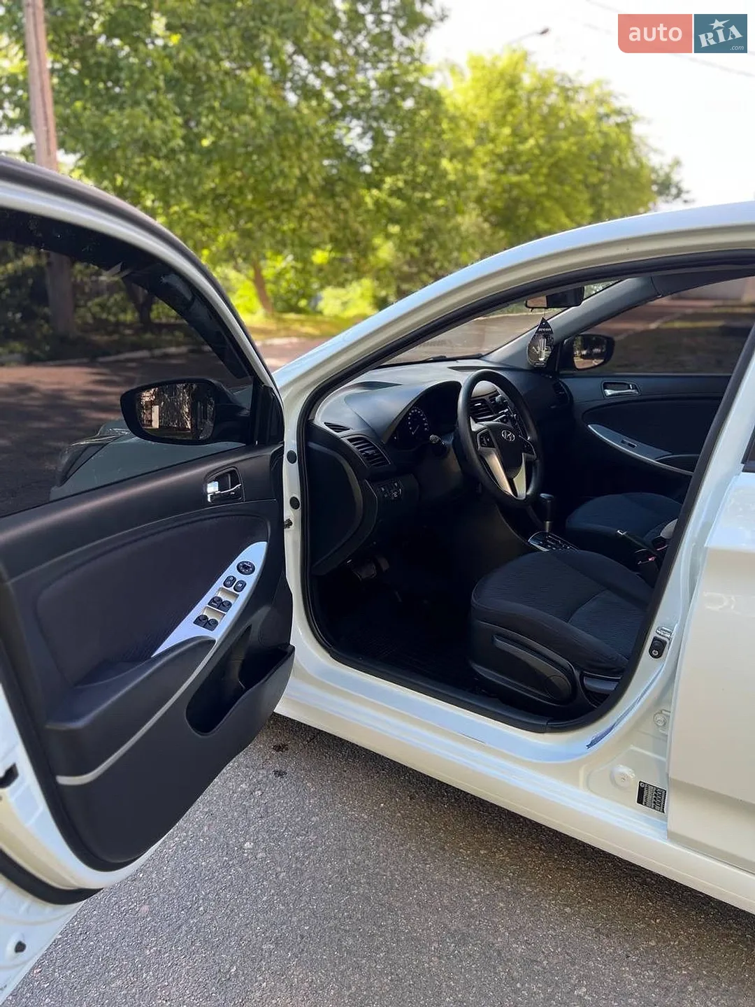 2012 Hyundai Accent - мініатюра 11