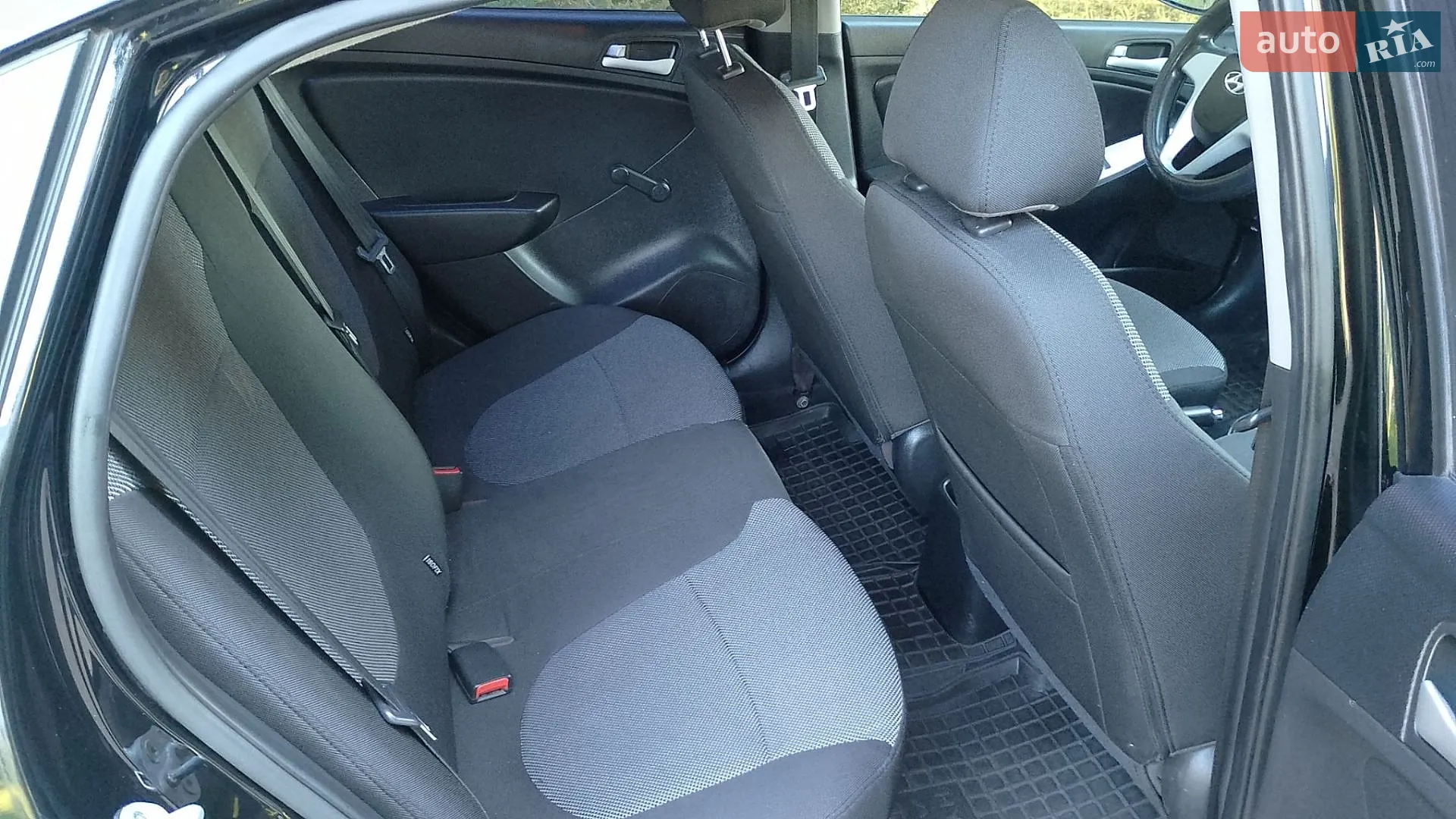 2011 Hyundai Accent - мініатюра 11