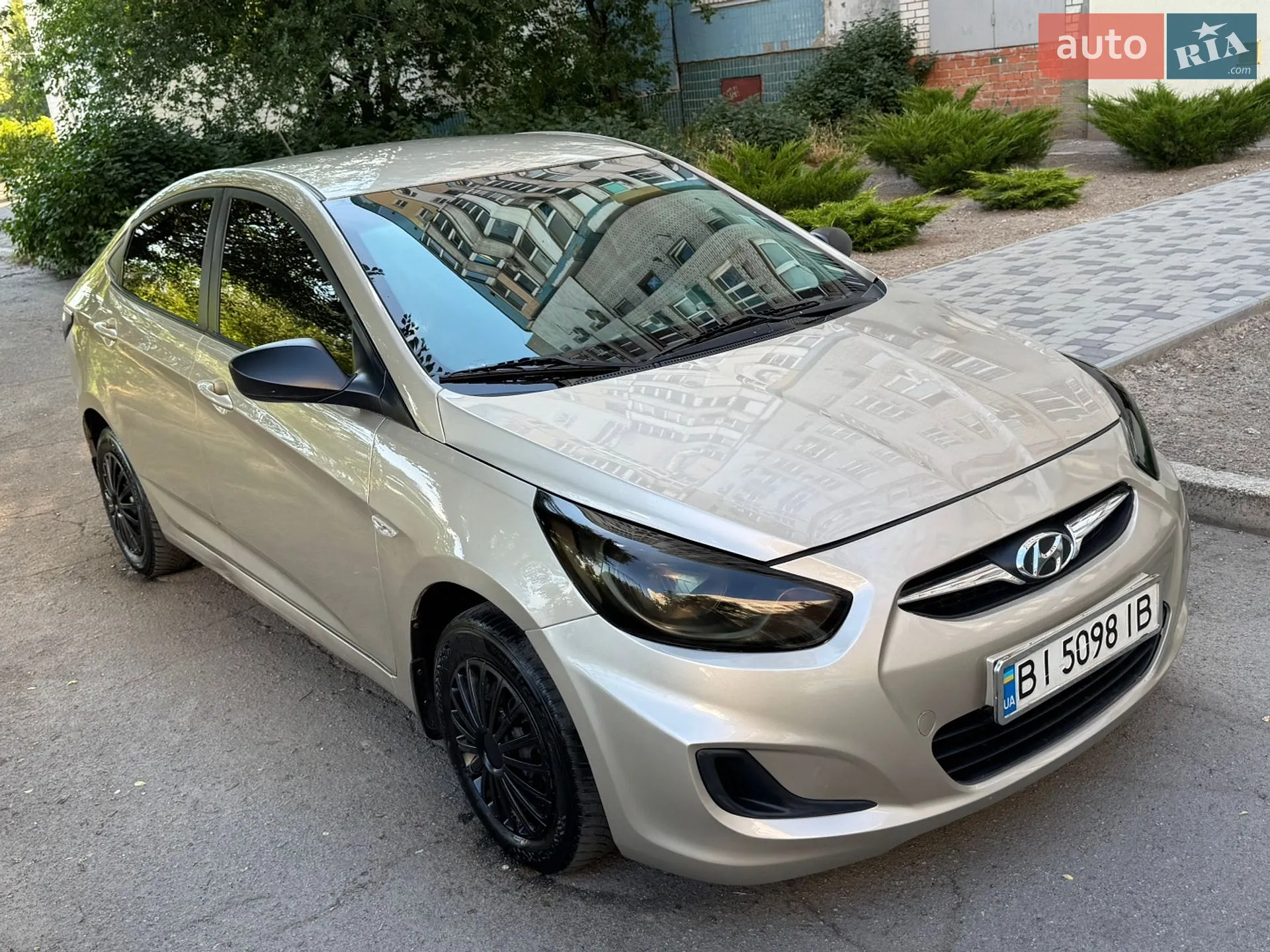 2011 Hyundai Accent - мініатюра 9