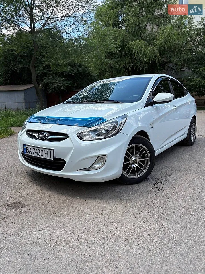 2011 Hyundai Accent - мініатюра 9