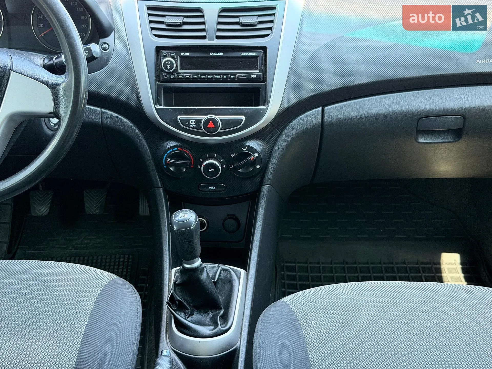 2011 Hyundai Accent - мініатюра 27