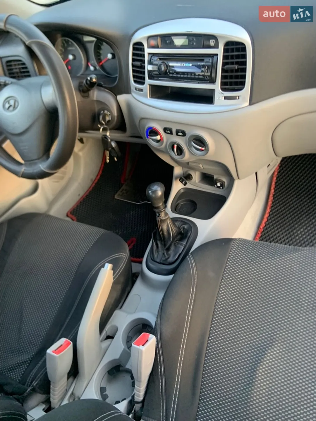 2010 Hyundai Accent - мініатюра 12