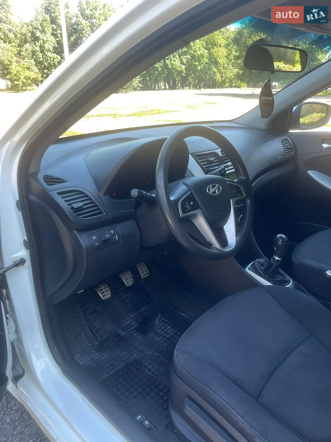 2012 Hyundai Accent - мініатюра 27