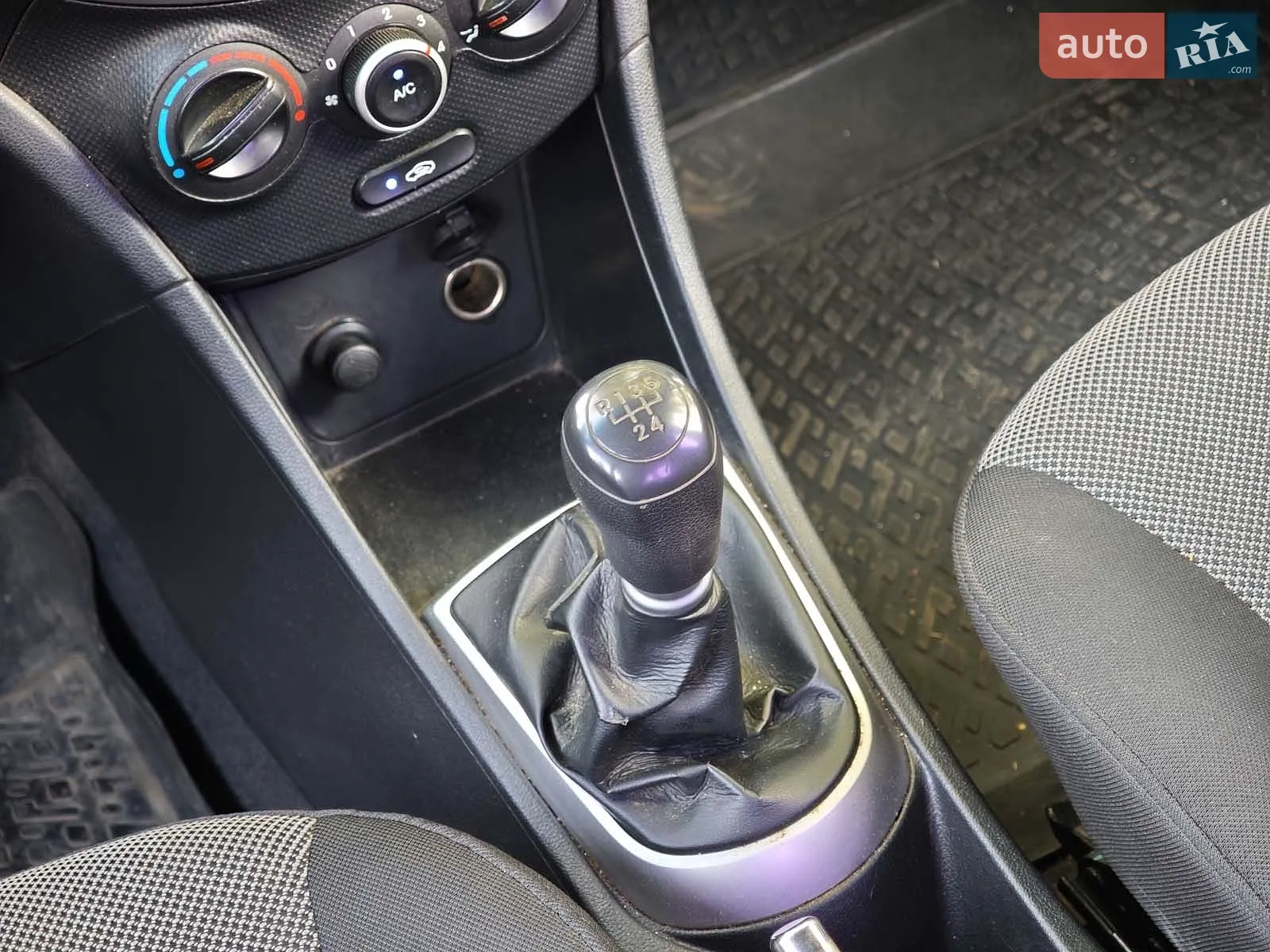 2012 Hyundai Accent - мініатюра 17