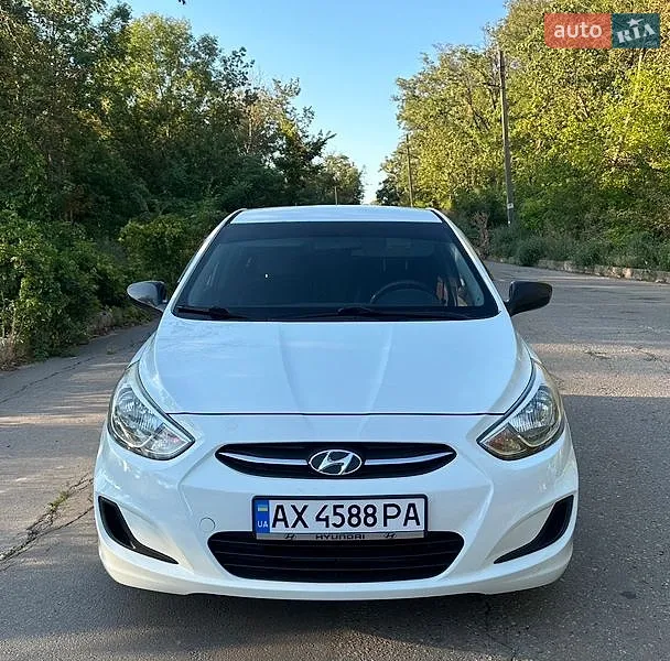 Hyundai Accent 2015