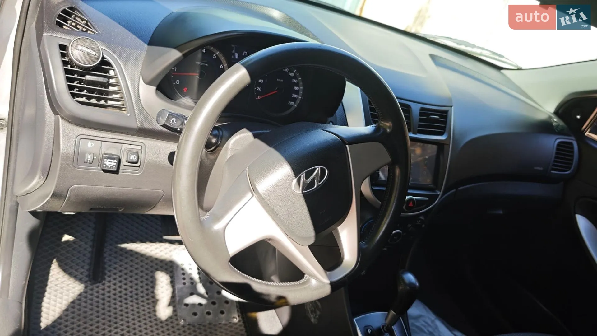 2011 Hyundai Accent - мініатюра 10