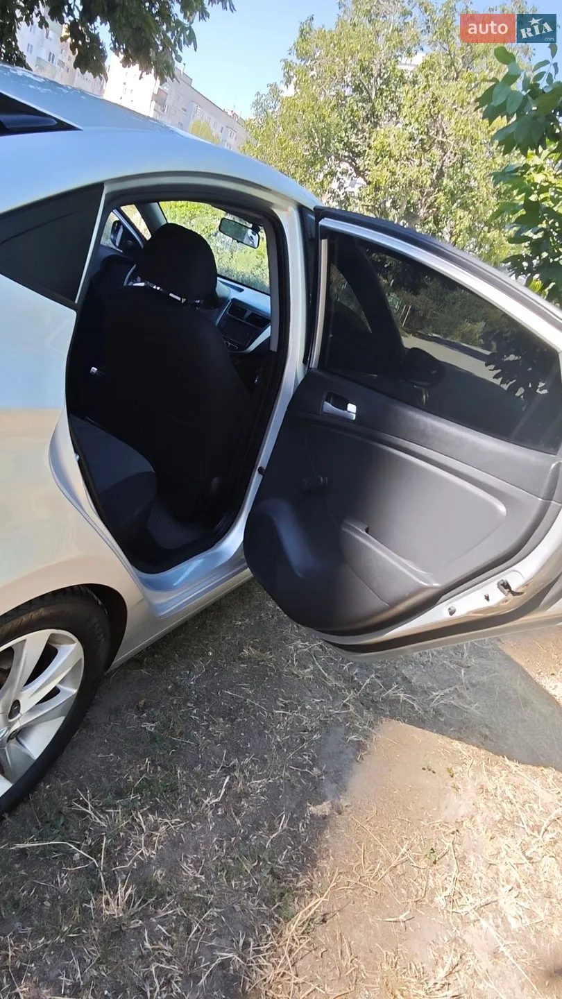 2011 Hyundai Accent - мініатюра 12