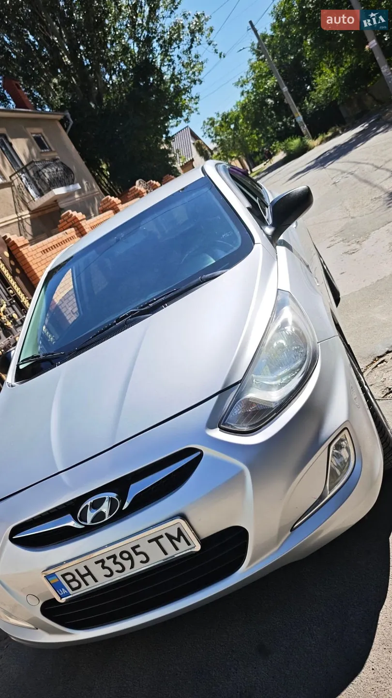 2011 Hyundai Accent - мініатюра 2