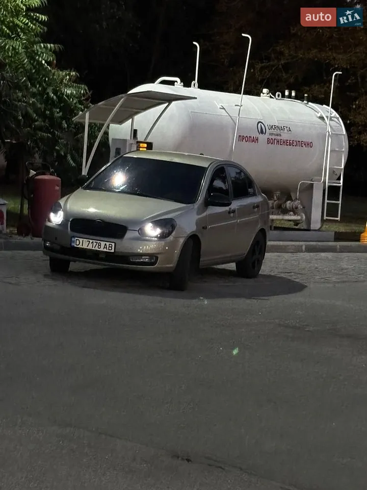 2010 Hyundai Accent - мініатюра 11