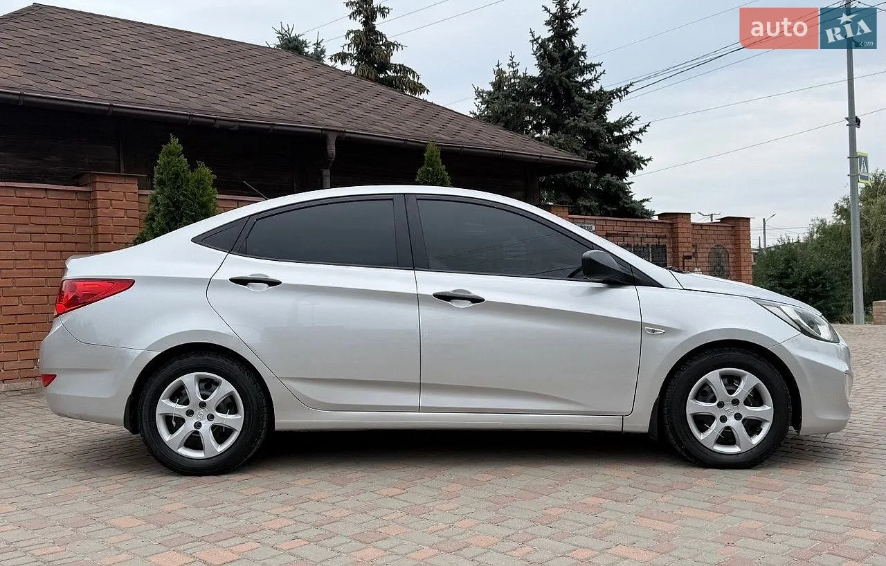 2011 Hyundai Accent - мініатюра 11