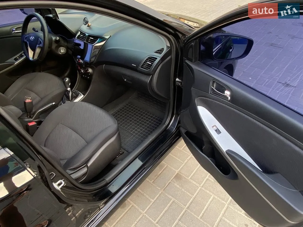 2011 Hyundai Accent - мініатюра 11