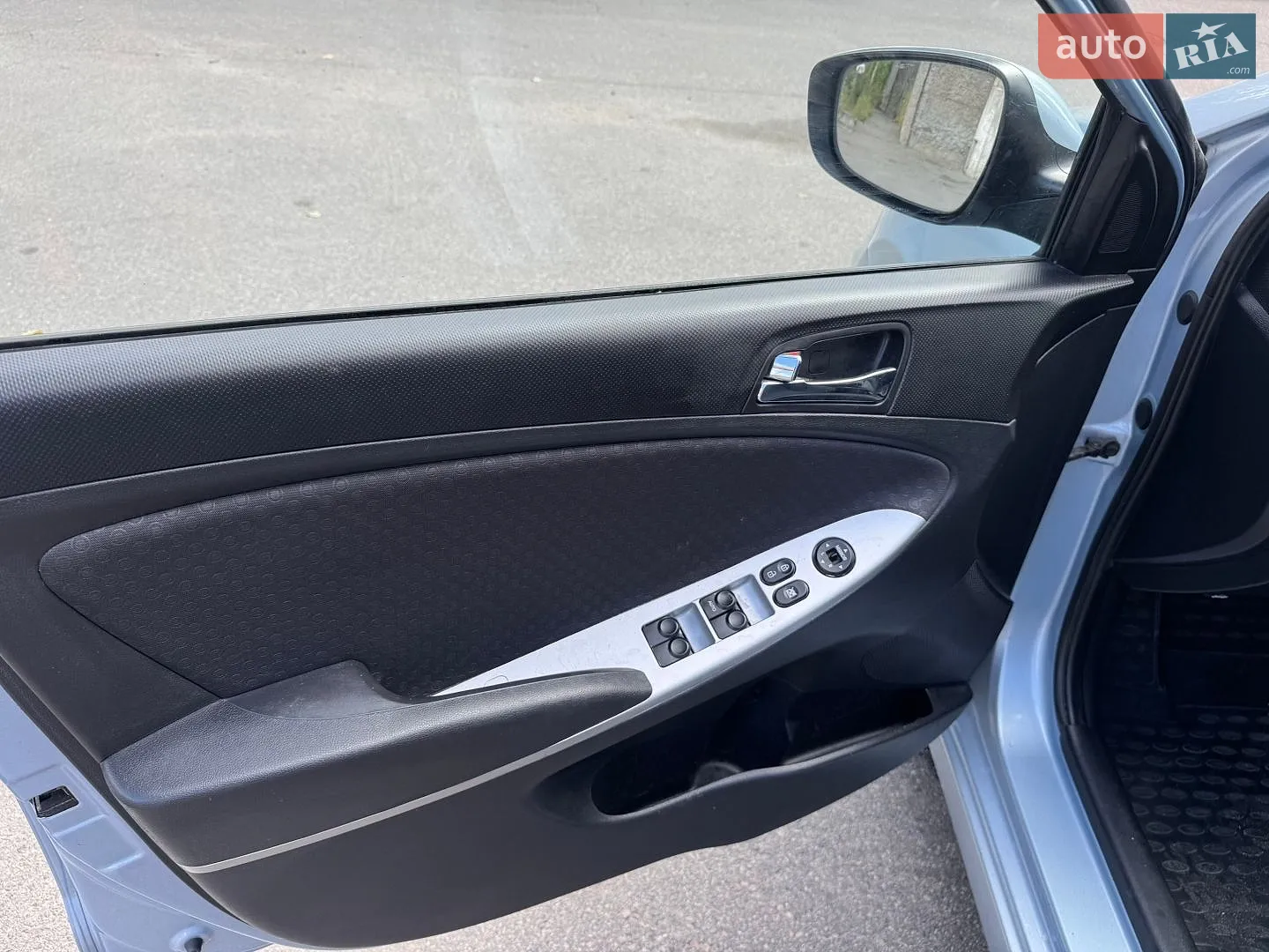 2012 Hyundai Accent - мініатюра 16