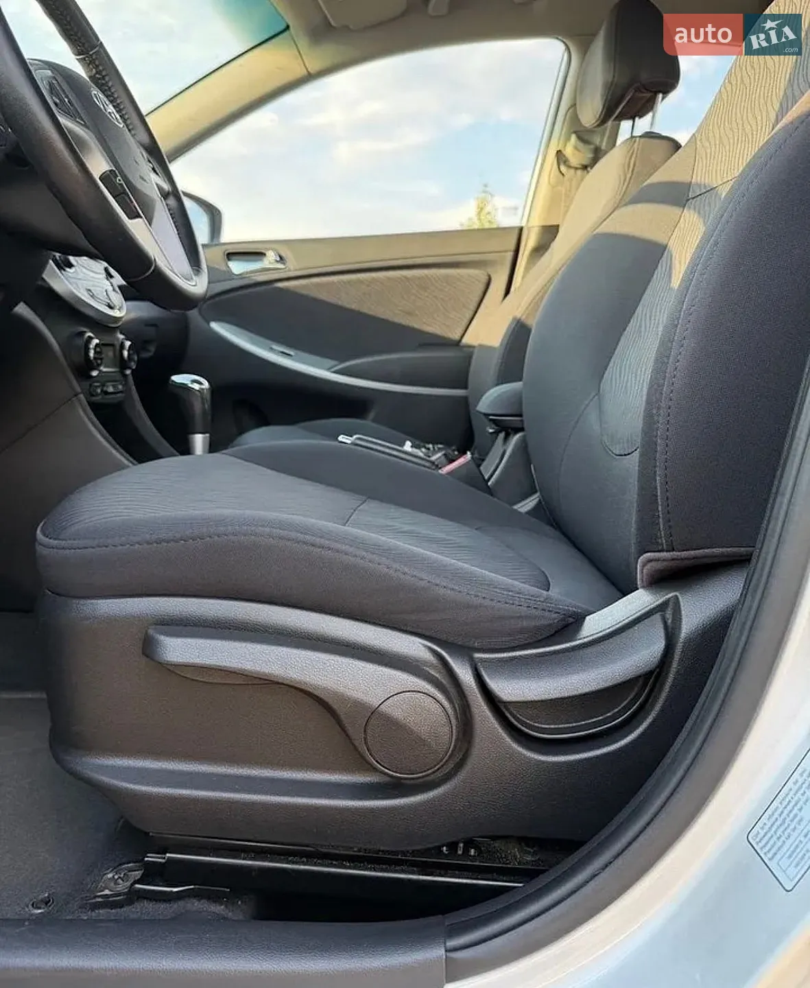 2012 Hyundai Accent - мініатюра 12