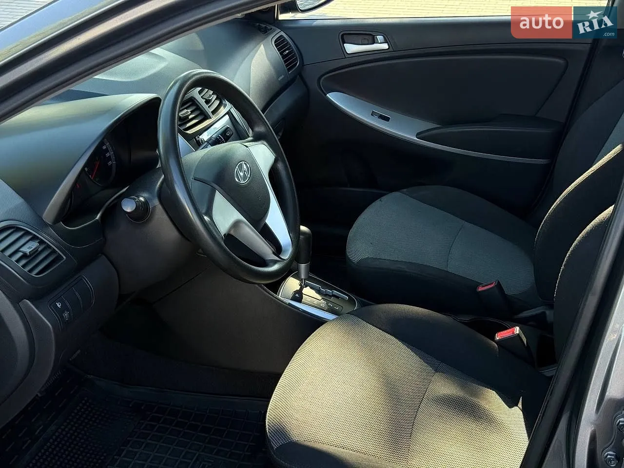 2011 Hyundai Accent - мініатюра 14