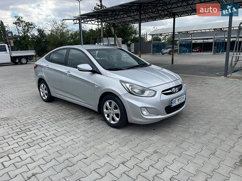 Hyundai Accent 2013