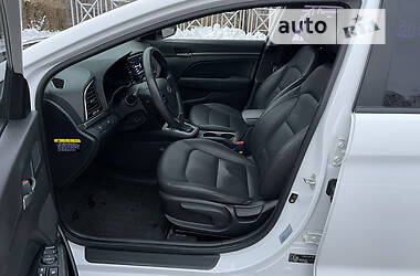 Седан Hyundai Avante 2017 в 