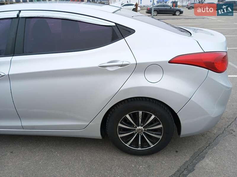 Седан Hyundai Avante 2011 в Києві