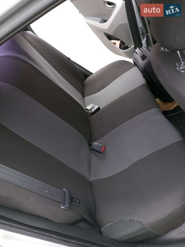 Седан Hyundai Avante 2011 в Києві