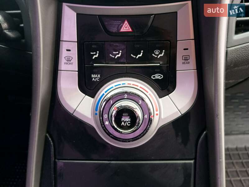 Седан Hyundai Avante 2011 в Києві