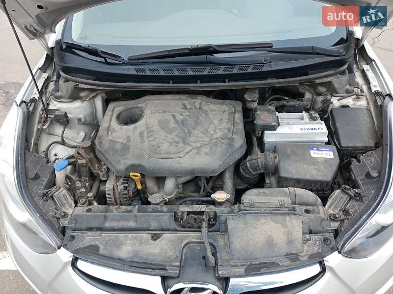 Седан Hyundai Avante 2011 в Києві