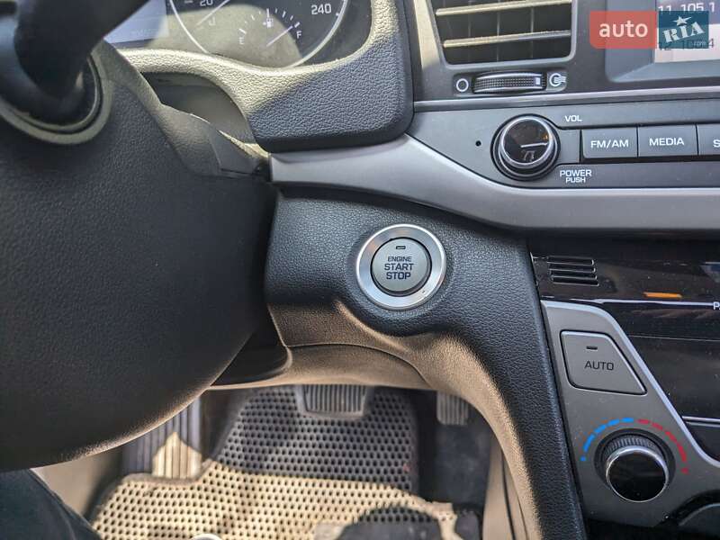Седан Hyundai Avante 2016 в Киеве