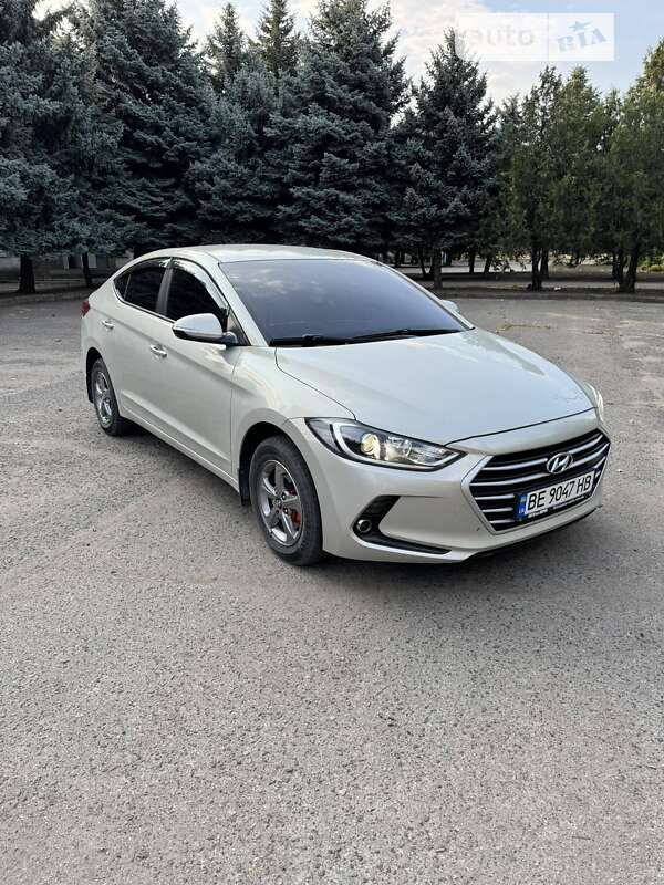 Седан Hyundai Avante 2016 в Вознесенске