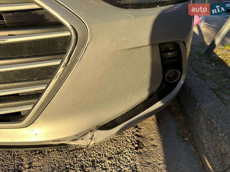 Седан Hyundai Avante 2016 в Львове